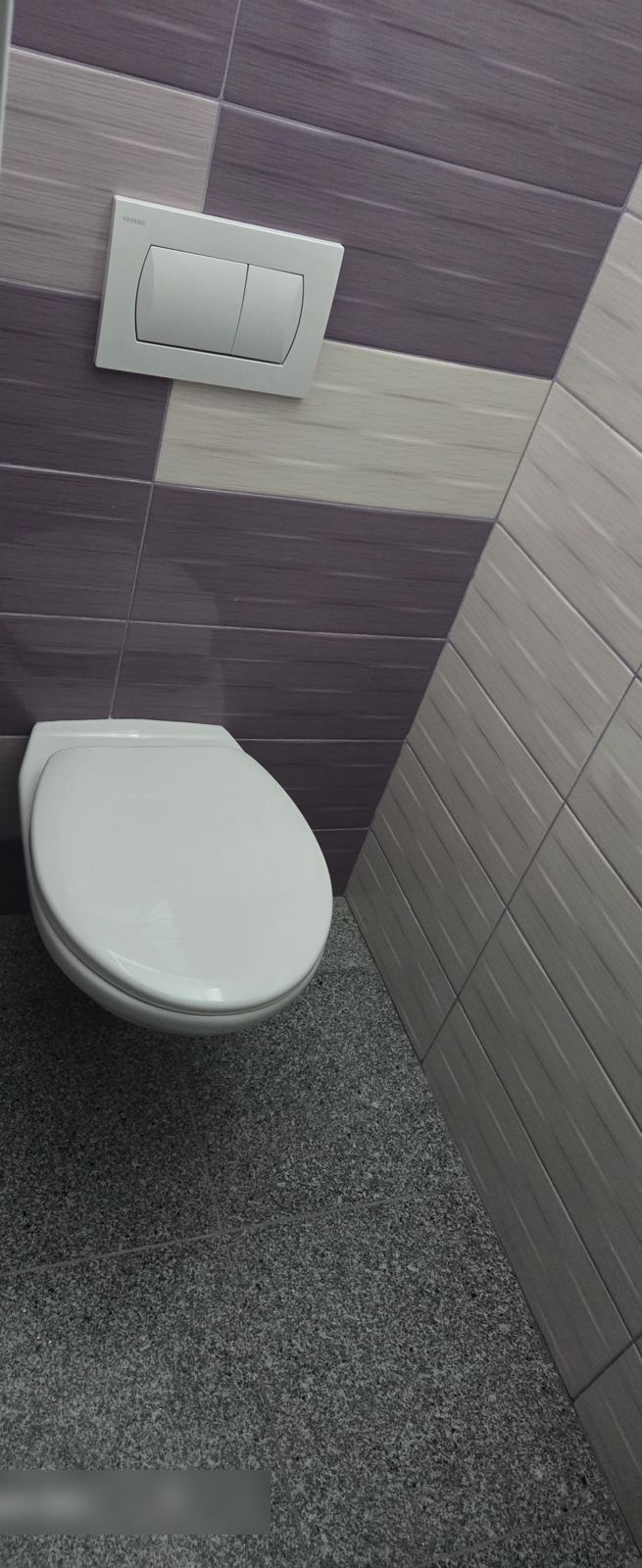 Baie femei — detaliu finisaje granit și faianță