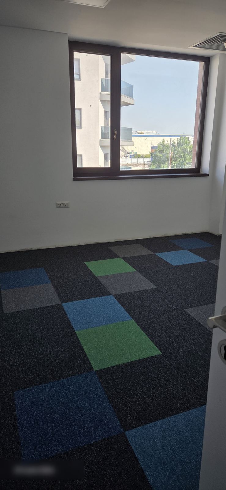 Birou modern pregătit pentru închiriere
