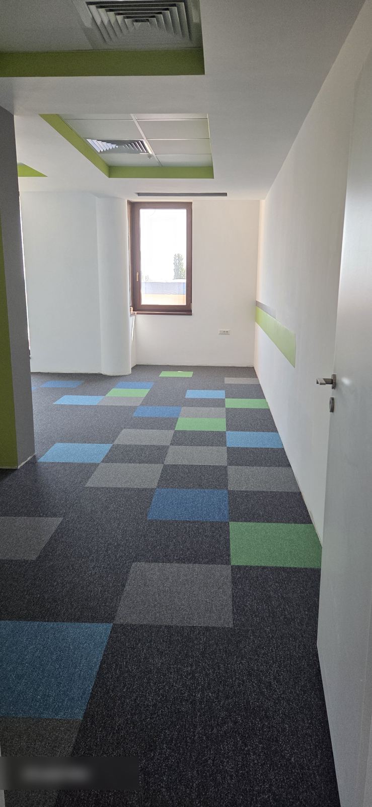 Birou 25 — spațiu compact, ideal pentru echipe mici sau start-up-uri