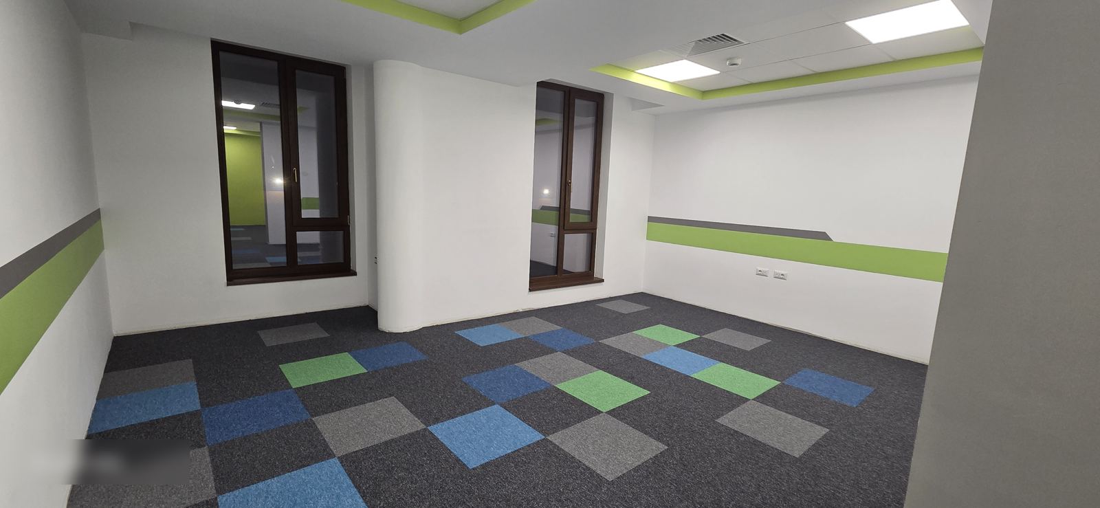 Birou 26 — detaliu ventiloconvector și finisaje