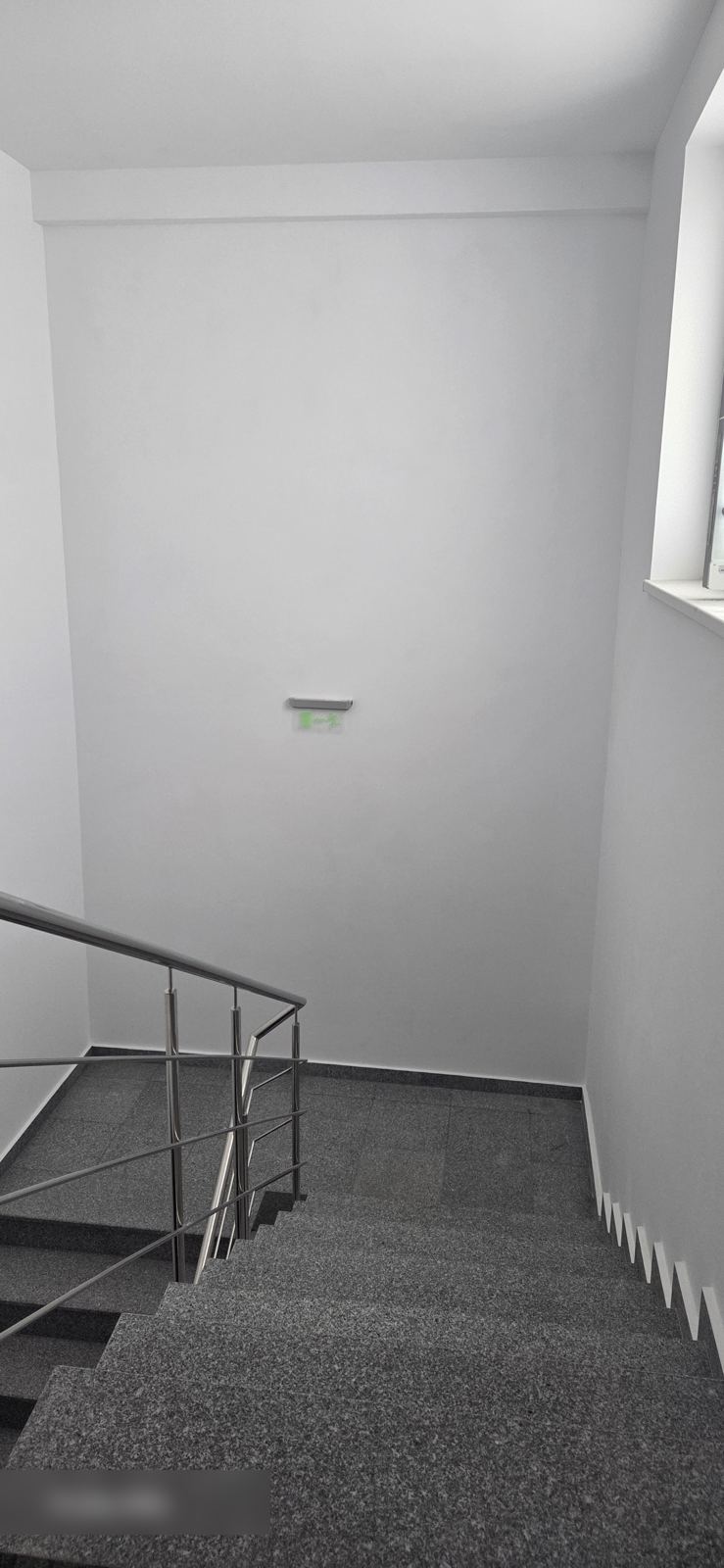 Scară interioară — vedere între etaje
